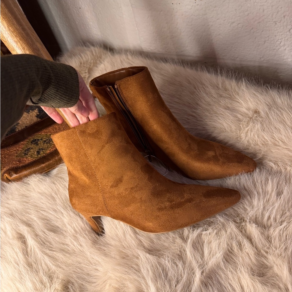 Taylor Rich Brown Suede Ankle Boots